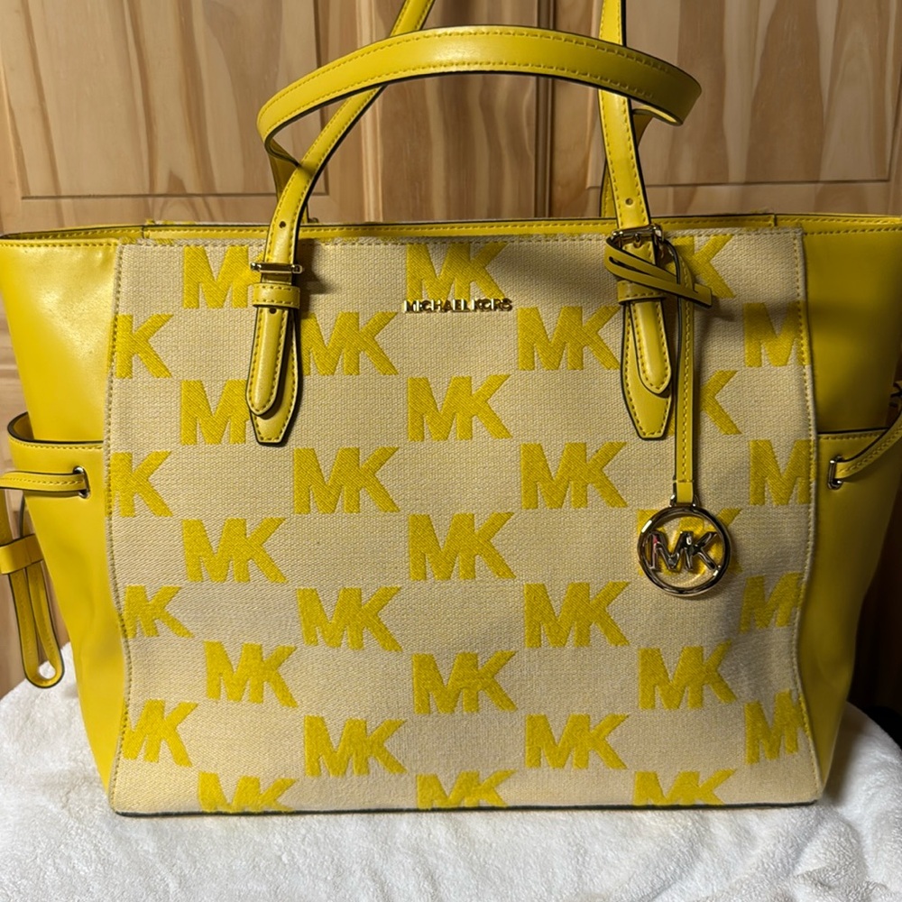 Michael Kors tote